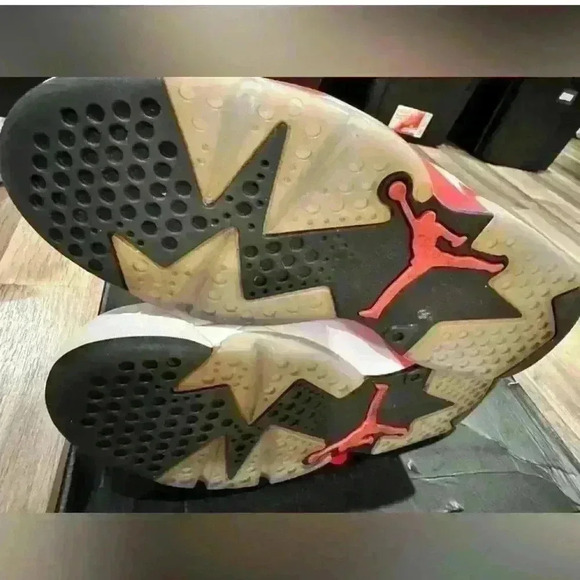 Air Jordan 6 Retro size 8  white infrared black with box preowned 100% authentic - Picture 6 of 6